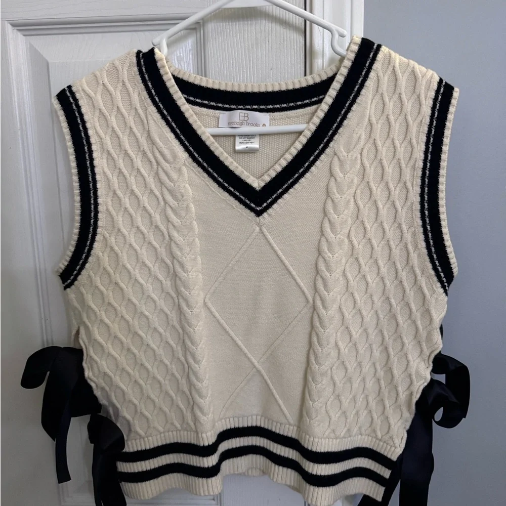 Altar'd State Cream and Black V-Neck Sweater - Picture 3 of 4